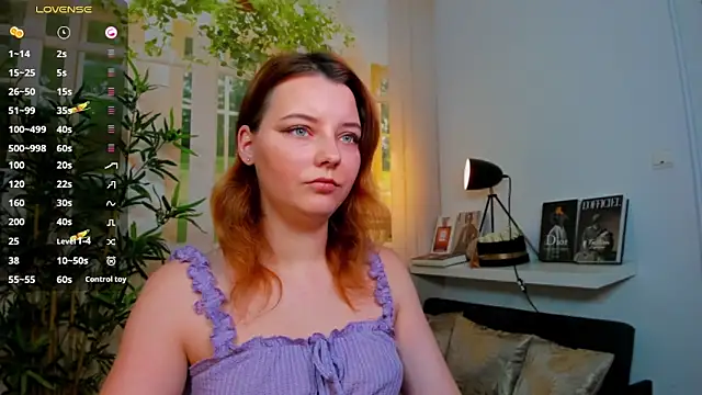 pretty little thing online show from November 2025 04:07:02 PM