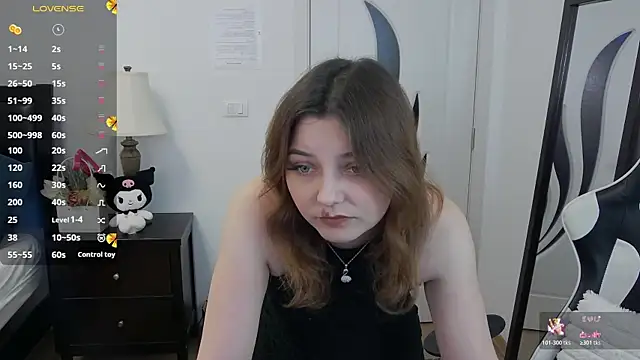 pretty little thing online show from May 2026 08:00:02 PM