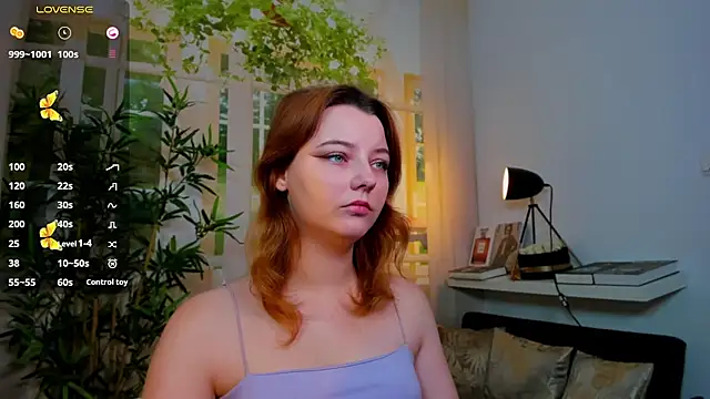 pretty little thing online show from November 2025 03:45:01 PM