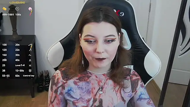 pretty little thing online show from February 2026 04:17:02 PM