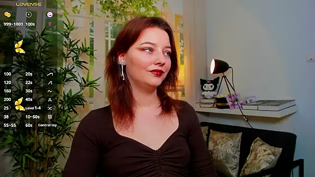 pretty little thing online show from December 2025 05:19:01 PM