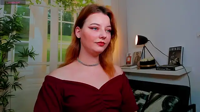 pretty little thing online show from November 2025 02:43:01 PM