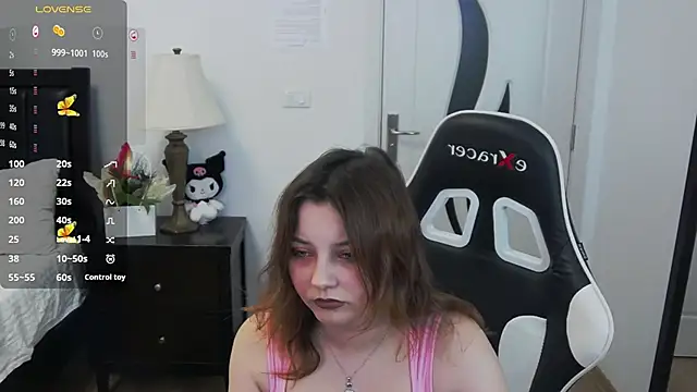 pretty little thing online show from March 2026 07:48:02 PM