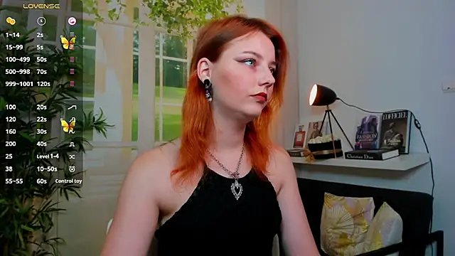 Snapshot of pretty_little_thing chatting on September 2025 02:01:01 PM pretty little thing online show from September 2025 02:01:01 PM