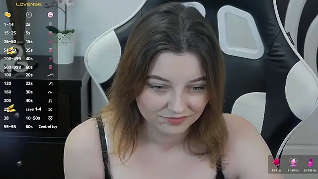 pretty little thing online show from May 2026 07:31:02 PM