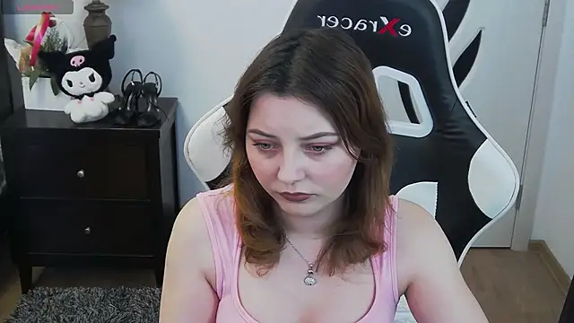 pretty little thing online show from April 2026 07:10:02 PM