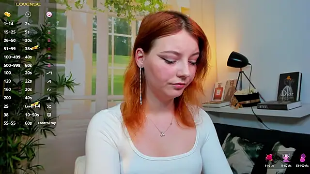 Snapshot of pretty_little_thing chatting on October 2025 03:09:02 PM pretty little thing online show from October 2025 03:09:02 PM