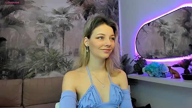 Snapshot of pretty_little_thing chatting on January 2025 06:05:02 PM pretty little thing online show from January 2025 06:05:02 PM
