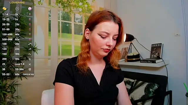 pretty little thing online show from November 2025 12:32:01 PM