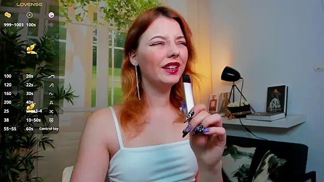 pretty little thing online show from October 2025 04:40:02 PM