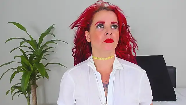 Snapshot of HannaBrave chatting on December 2025 07:29:01 PM HannaBrave online show from December 2025 07:29:01 PM