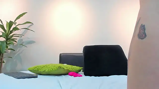 Snapshot of HannaBrave chatting on January 2026 07:09:01 PM HannaBrave online show from January 2026 07:09:01 PM