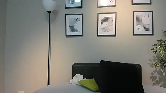 Snapshot of HannaBrave chatting on February 2026 07:25:01 PM HannaBrave online show from February 2026 07:25:01 PM