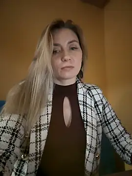 Snapshot of Crazy-Rosa chatting on February 2025 03:58:01 PM Crazy-Rosa online show from February 2025 03:58:01 PM