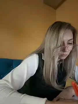 Snapshot of Crazy-Rosa chatting on February 2025 03:04:01 PM Crazy-Rosa online show from February 2025 03:04:01 PM