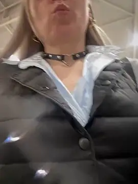 Snapshot of Crazy-Rosa chatting on February 2025 01:35:02 PM Crazy-Rosa online show from February 2025 01:35:02 PM