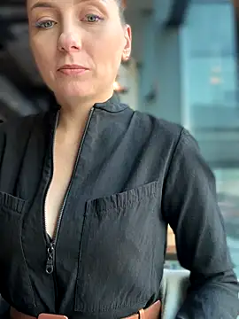 Crazy-Rosa online show from October 2025 09:40:01 AM