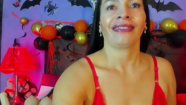 Snapshot of MaduraLuciana chatting on October 2025 10:50:02 AM MaduraLuciana online show from October 2025 10:50:02 AM