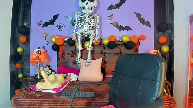 MaduraLuciana online show from October 2025 10:47:01 AM