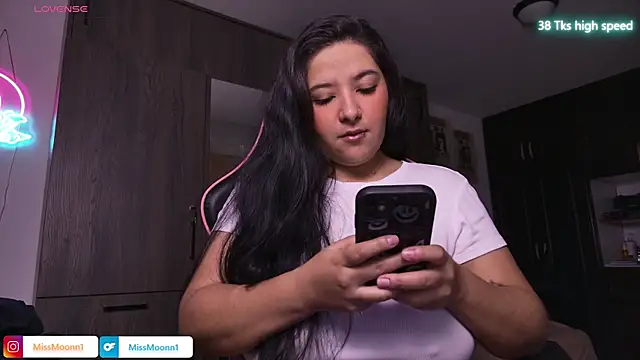 Steph moon  online show from March 2026 06:08:02 PM