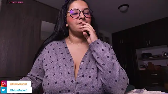 Snapshot of Steph_moon_ chatting on October 2025 01:04:02 AM Steph moon online show from October 2025 01:04:02 AM