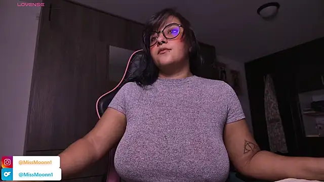 Snapshot of Steph_moon_ chatting on October 2025 01:51:01 AM Steph moon online show from October 2025 01:51:01 AM