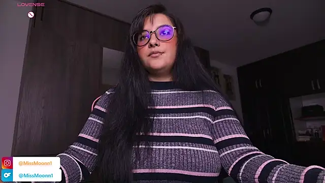 Steph moon  online show from November 2025 08:23:02 PM