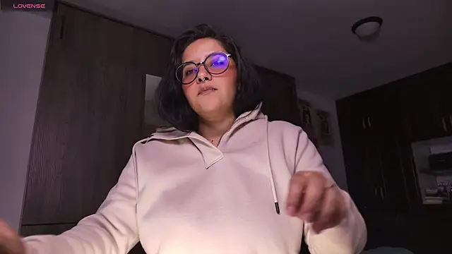 Snapshot of Steph_moon_ chatting on November 2025 11:19:02 PM Steph moon online show from November 2025 11:19:02 PM