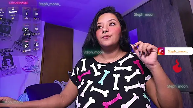 Snapshot of Steph_moon_ chatting on December 2024 11:08:02 PM Steph moon online show from December 2024 11:08:02 PM