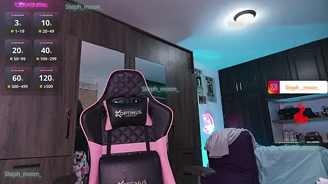 Snapshot of Steph_moon_ chatting on March 2025 01:16:01 AM Steph moon online show from March 2025 01:16:01 AM