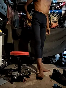 Gillygilly76 online show from October 2025 03:35:02 PM