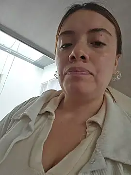 valery mora online show from November 2025 06:30:01 PM