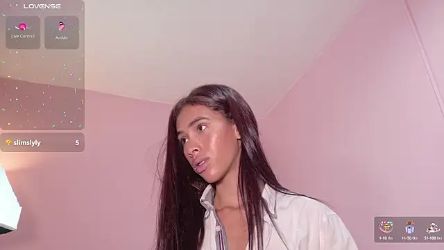 Snapshot of Iamkarlaa_doll chatting on February 2025 06:30:02 PM Iamkarlaa doll online show from February 2025 06:30:02 PM
