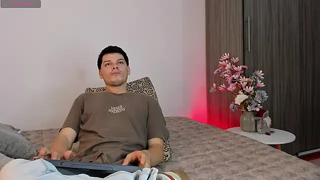  Ottis  online show from February 2026 11:04:01 PM