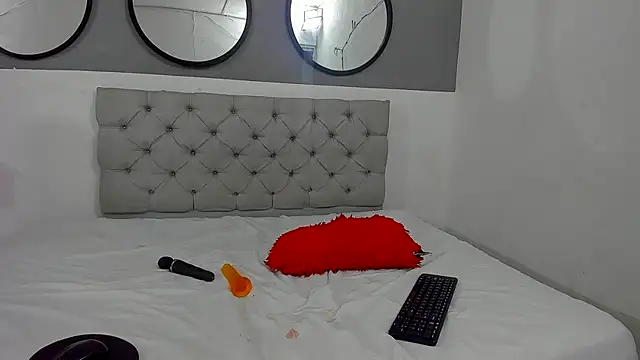 Sophie and andress online show from October 2025 10:33:01 PM