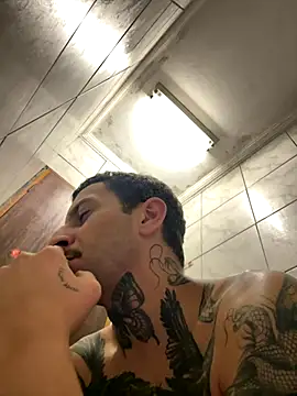 Christopherreis online show from November 2025 02:05:01 AM