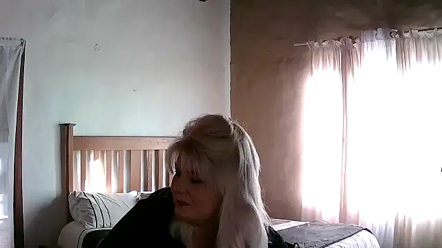 Snapshot of Miahotmilf chatting on October 2025 03:13:01 PM Miahotmilf online show from October 2025 03:13:01 PM