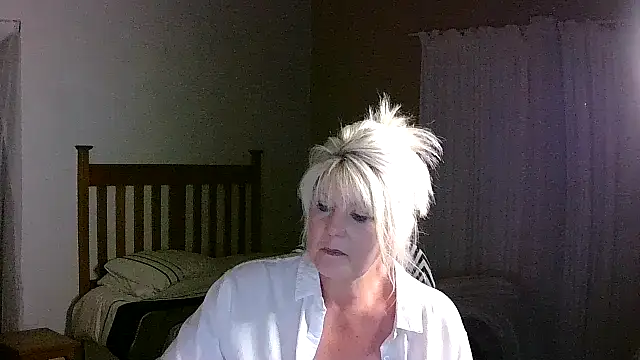 Snapshot of Miahotmilf chatting on November 2025 08:57:02 PM Miahotmilf online show from November 2025 08:57:02 PM