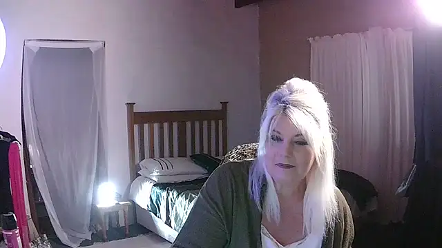 Snapshot of Miahotmilf chatting on March 2026 07:52:02 PM Miahotmilf online show from March 2026 07:52:02 PM