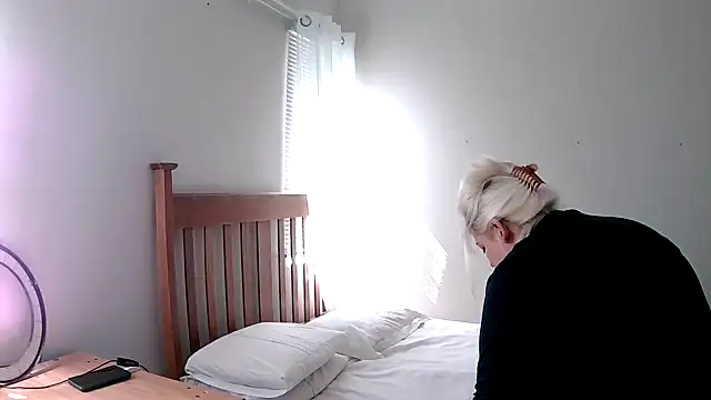 Snapshot of Miahotmilf chatting on February 2025 01:42:02 PM Miahotmilf online show from February 2025 01:42:02 PM