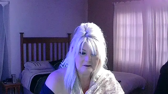 Snapshot of Miahotmilf chatting on February 2026 05:57:01 PM Miahotmilf online show from February 2026 05:57:01 PM