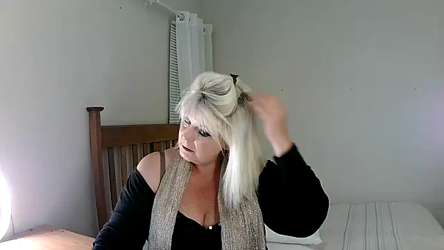 Snapshot of Miahotmilf chatting on March 2025 05:54:01 PM Miahotmilf online show from March 2025 05:54:01 PM