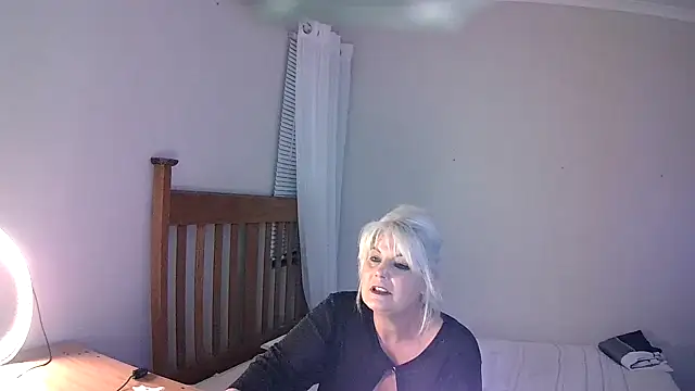 Snapshot of Miahotmilf chatting on February 2025 09:04:01 PM Miahotmilf online show from February 2025 09:04:01 PM