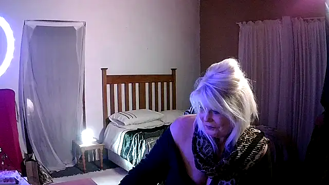 Miahotmilf online show from January 2026 08:04:02 PM