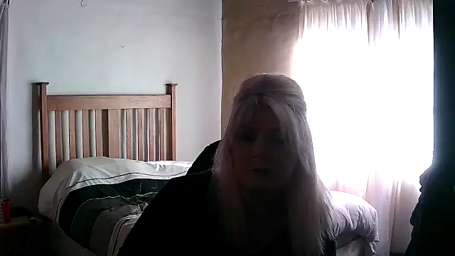 Snapshot of Miahotmilf chatting on February 2026 02:57:01 PM Miahotmilf online show from February 2026 02:57:01 PM