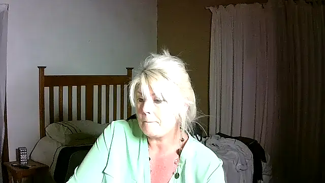 Miahotmilf online show from November 2025 07:35:02 PM