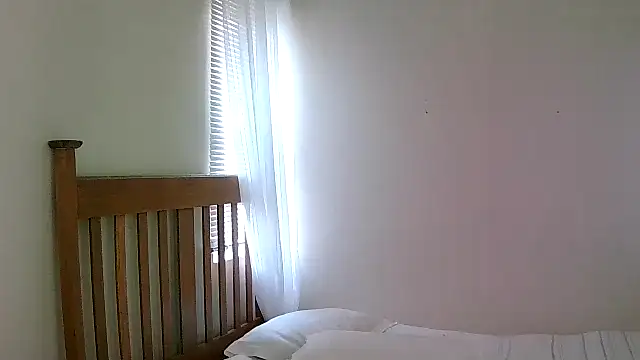 Snapshot of Miahotmilf chatting on February 2025 04:40:02 PM Miahotmilf online show from February 2025 04:40:02 PM