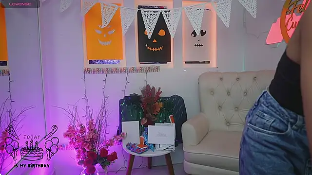 KayraOwen online show from October 2025 11:34:02 AM