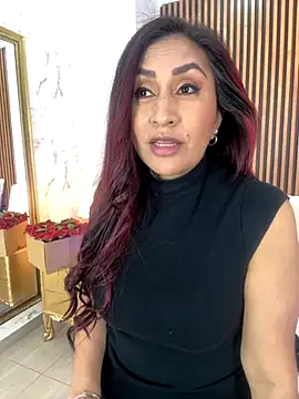 MonicaMoret online show from October 2025 12:17:02 PM