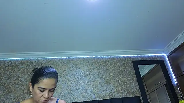 Snapshot of stella_xue chatting on November 2025 08:42:01 PM stella xue online show from November 2025 08:42:01 PM